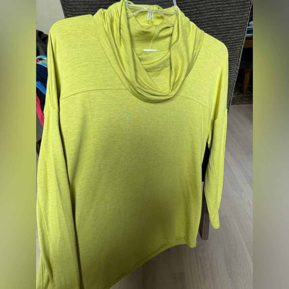 CAbi Cowl Drape Neck Top Women's Size XS (oversized) Bright‎ Moss Chartreuse